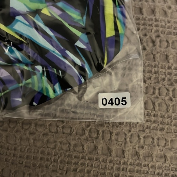 Collections ETC Tunic Top Asymmetrical Waterfall Short Sleeve V-neck - Picture 5 of 5